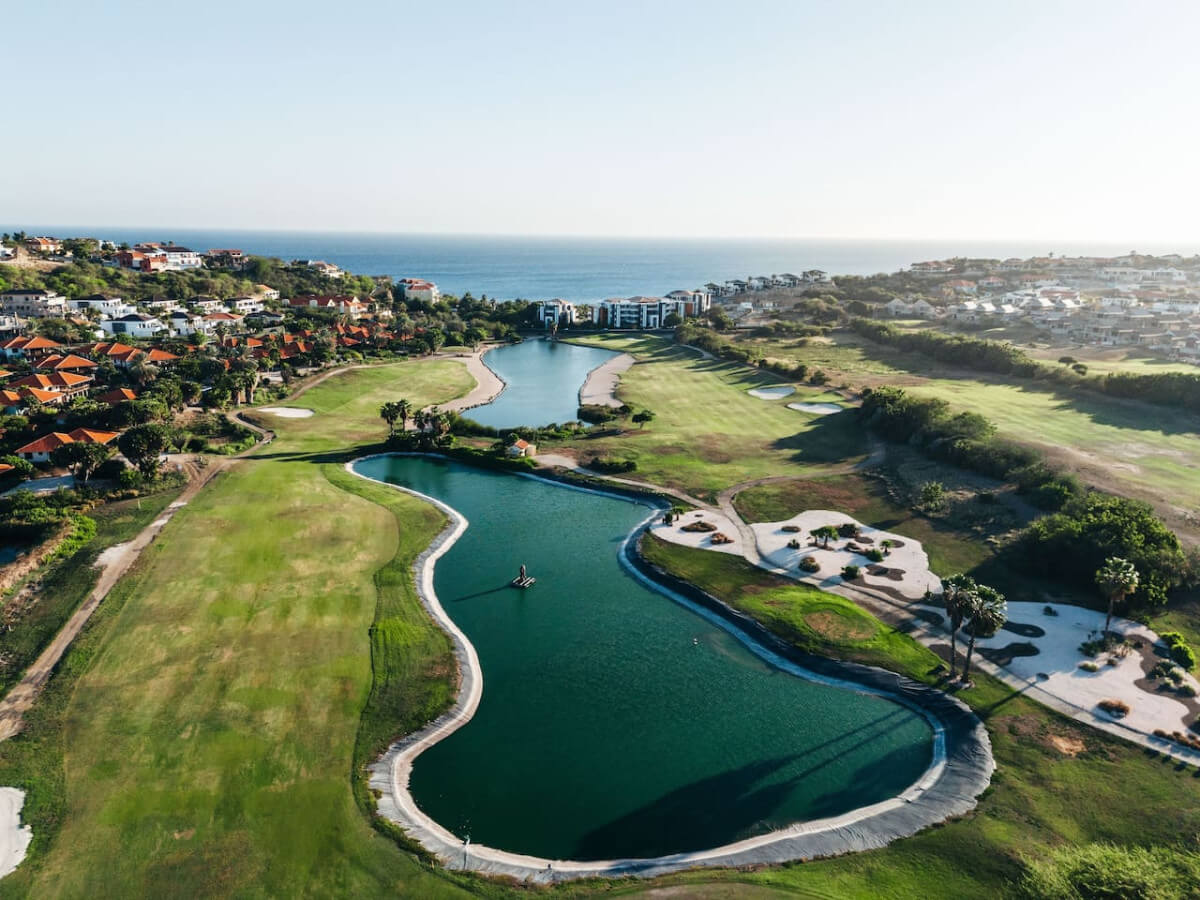 18-hole golfcourse and Seaview