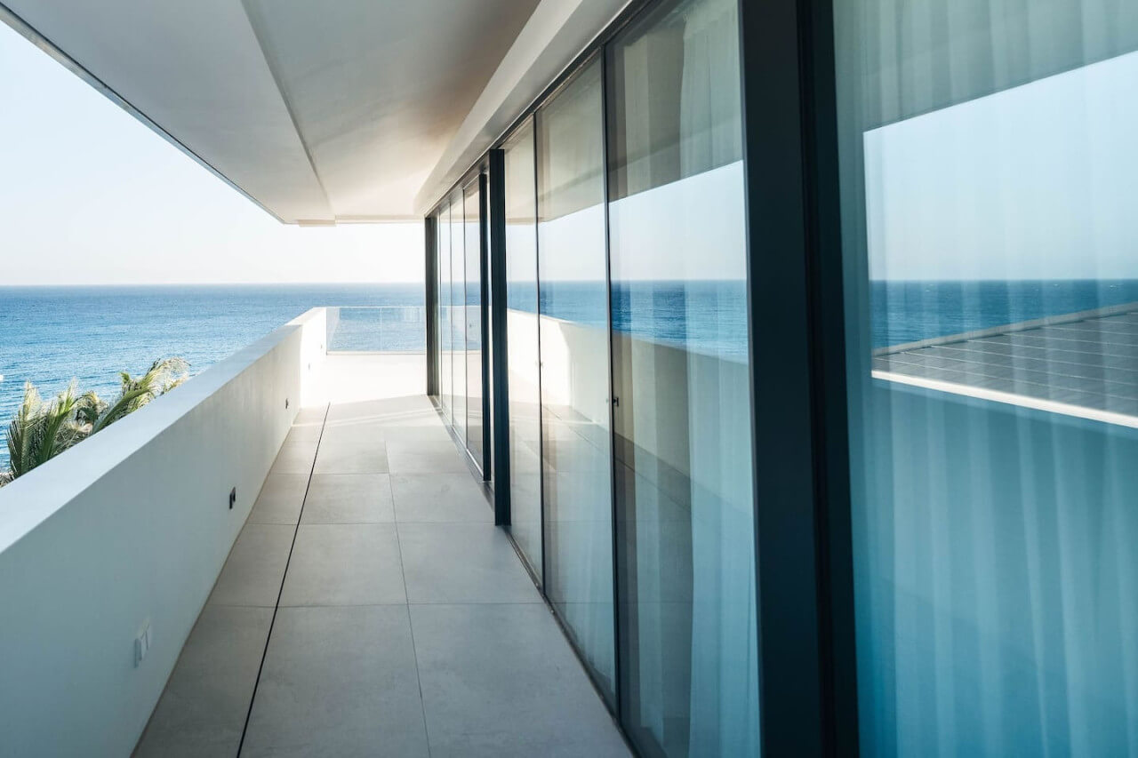 Holland House - Blue Bay - on a cliff with a phenomenal sea view