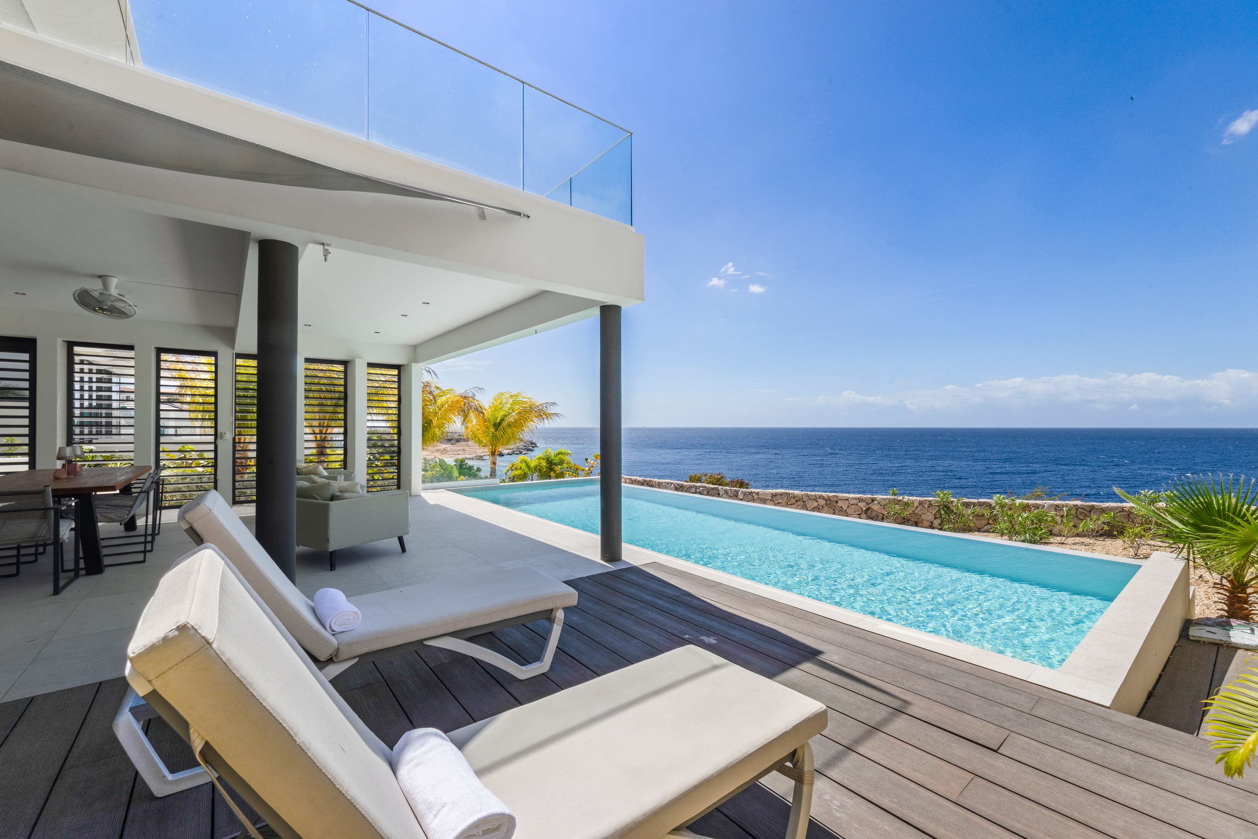 Holland House - Blue Bay - on a cliff with a phenomenal sea view